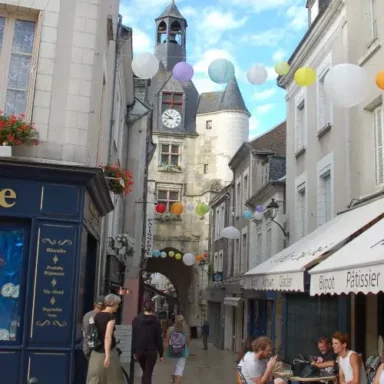 La Tour de l'horloge à Amboise, à proximité de l'Amboisienne