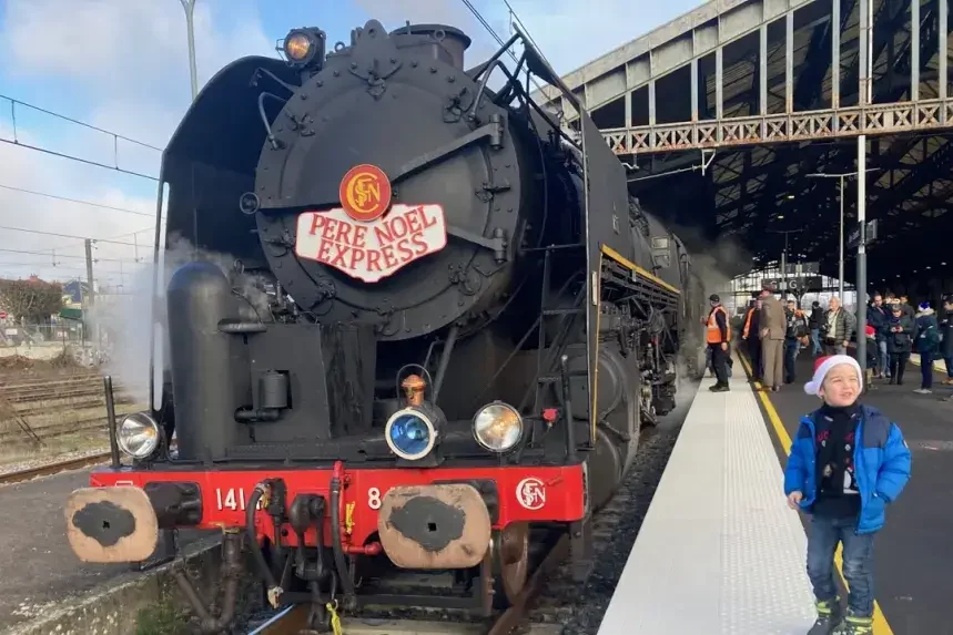 Le Père-Noël Express circule régulièrement entre Orléans et Saumur et ce sera encore le cas en 2024.