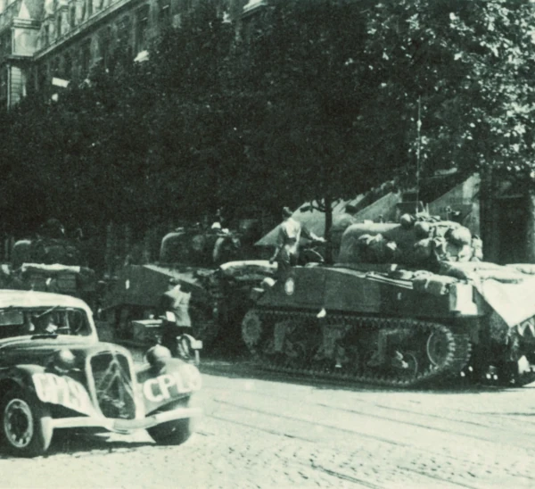 liberation-char Libération d'Amboise, véhicules d'époque