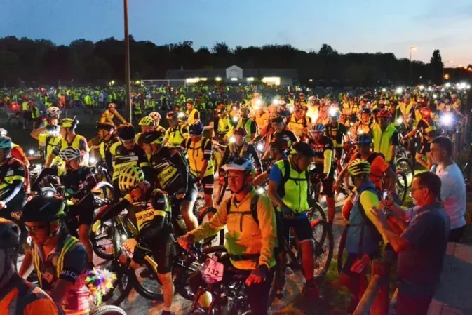 Les vététistes de la Nuit des Roys à Amboise sont prêts au départ